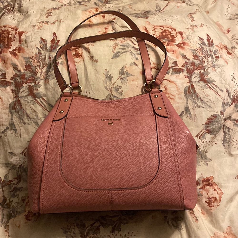 *NWT* Michael Kors Mollly Large Shoulder Tote in Leather